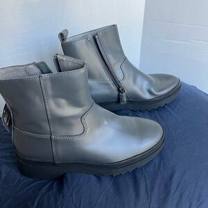 Eileen Fisher Floyd Bootie Graphite Rubberized Leather Weatherproof Sz 7…